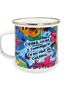 Mug de peltre esmaltado de 300 ml. Un clásico colombiano ideal para bebidas calientes o frías, con un diseño inspirado en la Costa colombiana