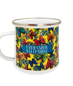 Mug de peltre esmaltado de 300 ml. Un clásico colombiano ideal para bebidas calientes o frías, con un diseño inspirado en las mariposas de Colombia