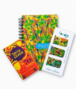 Combo regalo Guacamayas: Cuaderno, chocolate amargo, separadores de libros